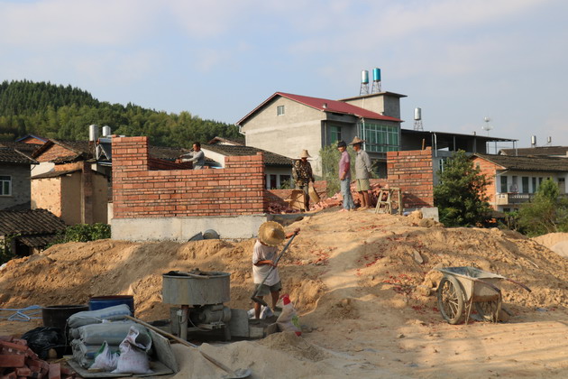 吳家塘鎮村居成立理事會讓貧困戶“拎包入住”2.JPG