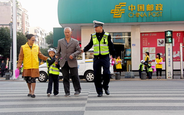邵武成立南平首支交通安全宣傳志愿服務隊.jpg
